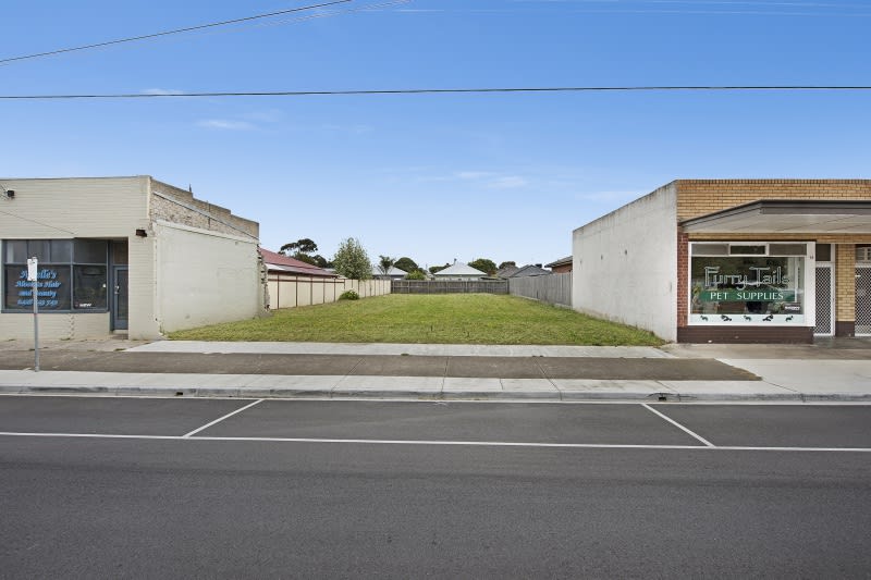 Click to view all images 31-33 Walsgott Street North Geelong VIC 3215 - Image 2