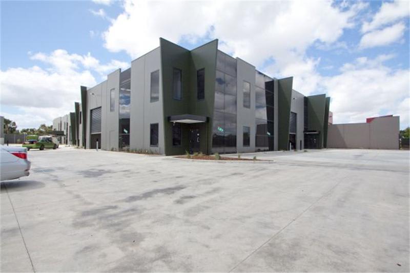 Click to view all images 8/7-8 Len Thomas Place Narre Warren VIC 3805 - Image 1
