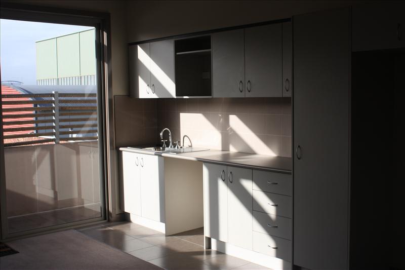 Click to view all images 3 Bruce Street Kensington VIC 3031 - Image 3