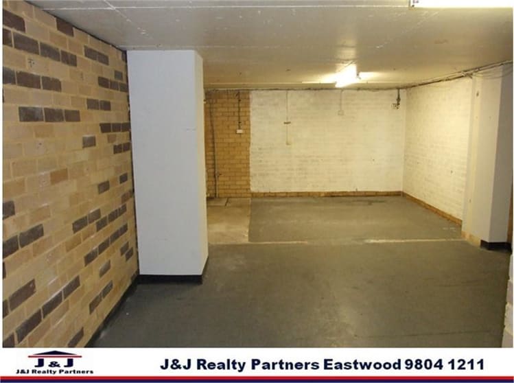 Click to view all images 2/26 Rowe St Eastwood NSW 2122 - Image 3