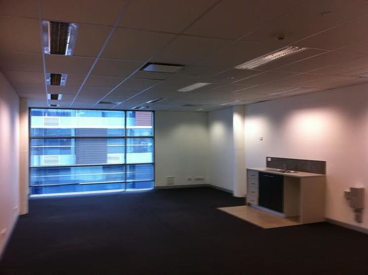 Click to view all images 25/574 Plummer Port Melbourne VIC 3207 - Image 1