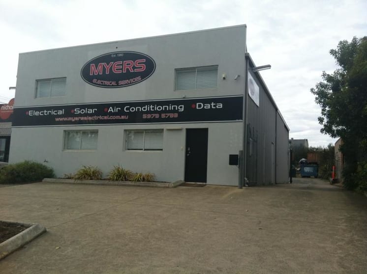 Click to view all images 28 Watt Rd Mornington VIC 3931 - Image 1