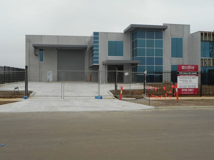 Click to view all images 13 Latchford St Cranbourne West VIC 3977 - Image 1