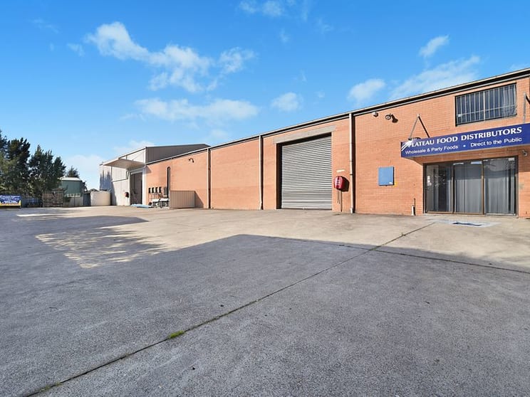 Click to view all images 43 Gavenlock Road Tuggerah NSW 2259 - Image 2