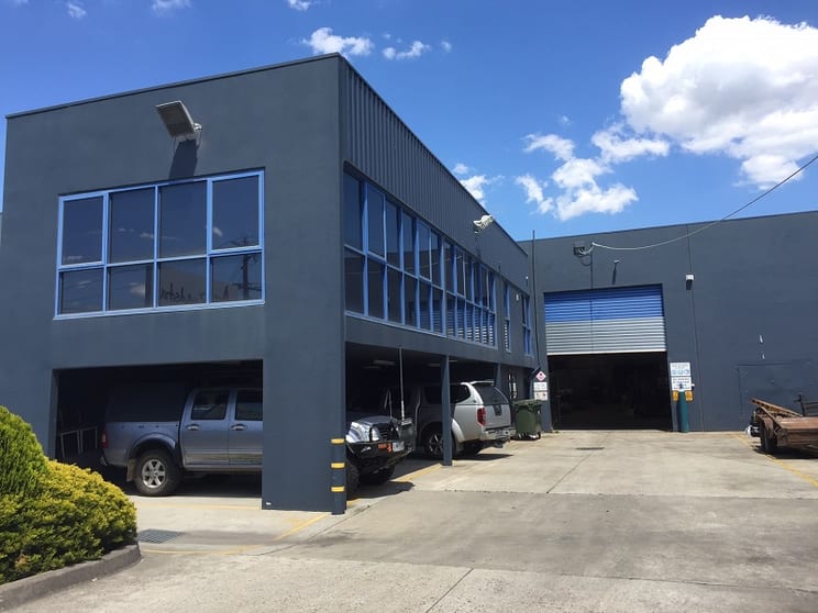 Click to view all images 4 Lisa Place Coolaroo VIC 3048 - Image 2