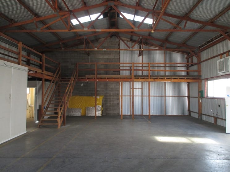 Click to view all images 1 Avro St Tamworth NSW 2340 - Image 2