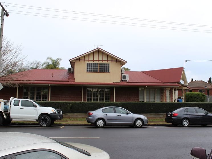 Click to view all images 17 Kitchener Street East Toowoomba QLD 4350 - Image 3