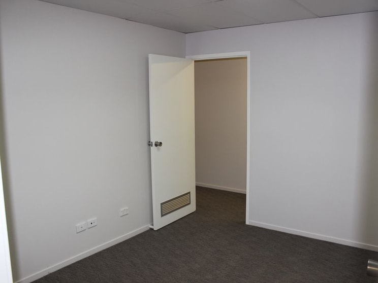 Click to view all images 2/8 Bell Street Toowoomba City QLD 4350 - Image 3