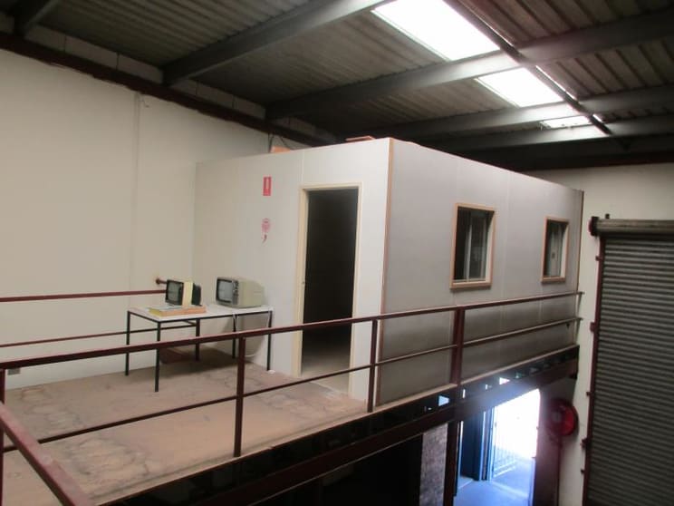 Click to view all images Unit 3/20-22 Barry Road Chipping Norton NSW 2170 - Image 2