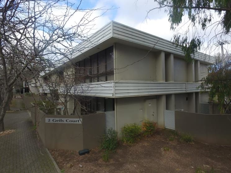 Click to view all images 2 Geils Court Deakin ACT 2600 - Image 3
