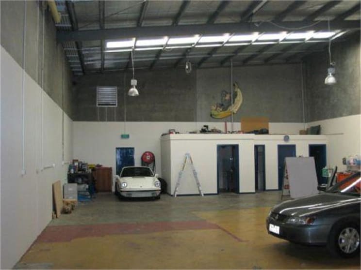 Click to view all images 3/490 Mahoneys Road Thomastown VIC 3074 - Image 3