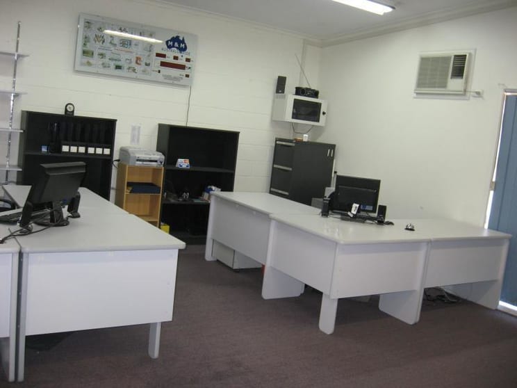 Click to view all images 2/7 Crown Street South Geelong VIC 3220 - Image 3