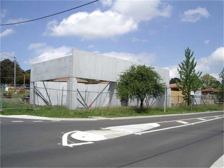 Click to view all images 2/4-6 Wheeler Street Berwick VIC 3806 - Image 2