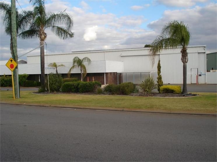 Click to view all images 63 Kurnall Road Welshpool WA 6106 - Image 2