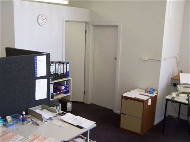 Click to view all images 296 Station Street Fairfield VIC 3078 - Image 3