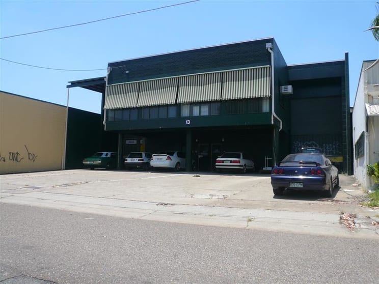 Click to view all images 13 Lucinda Street Woolloongabba QLD 4102 - Image 1