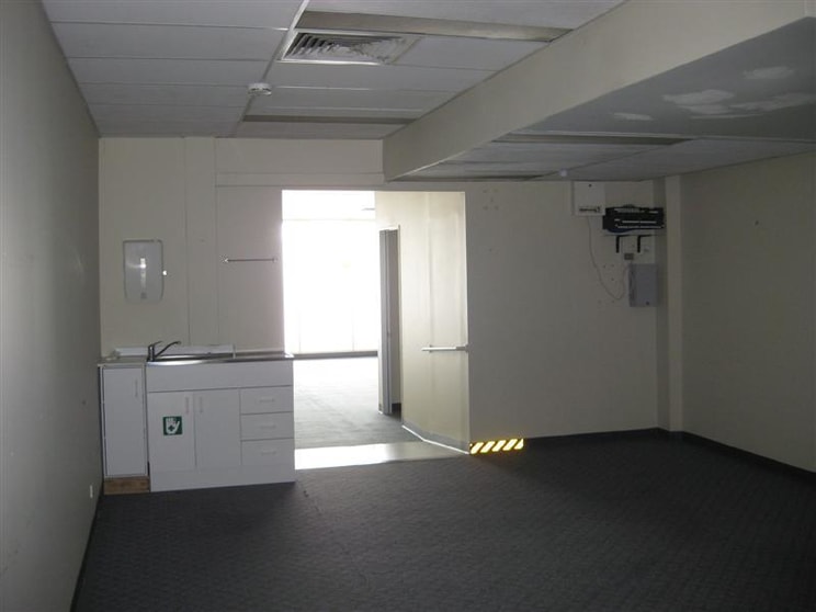 Click to view all images 9 Hubert Street Woolloongabba QLD 4102 - Image 2