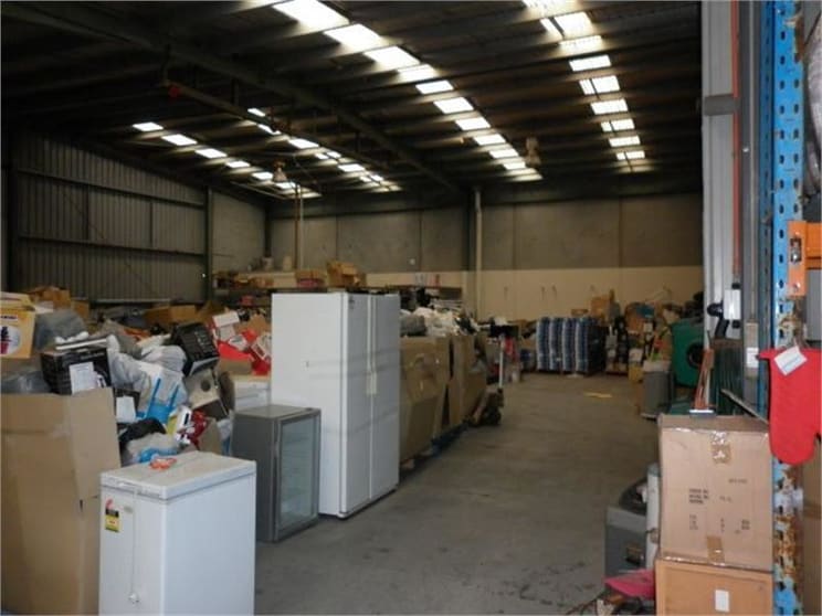 Click to view all images 50 Brunel Road Seaford VIC 3198 - Image 2