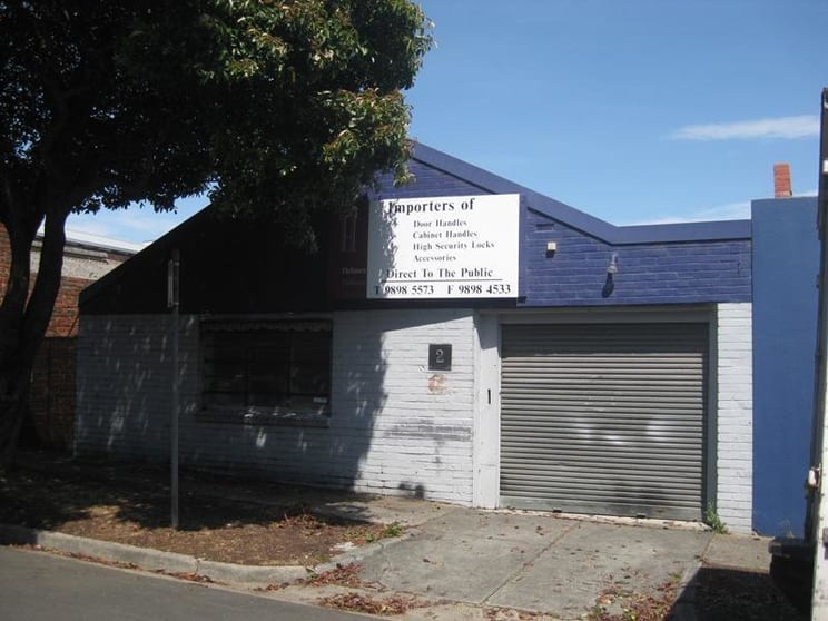 Click to view all images 2 Rowern Court Box Hill North VIC 3129 - Image 1