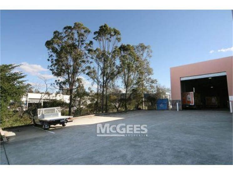 Click to view all images 10 Devlan Street Mansfield QLD 4122 - Image 2