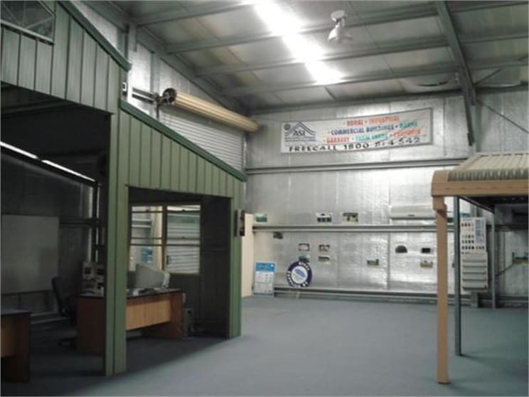 Click to view all images 33 Weaver Street Coopers Plains QLD 4108 - Image 2