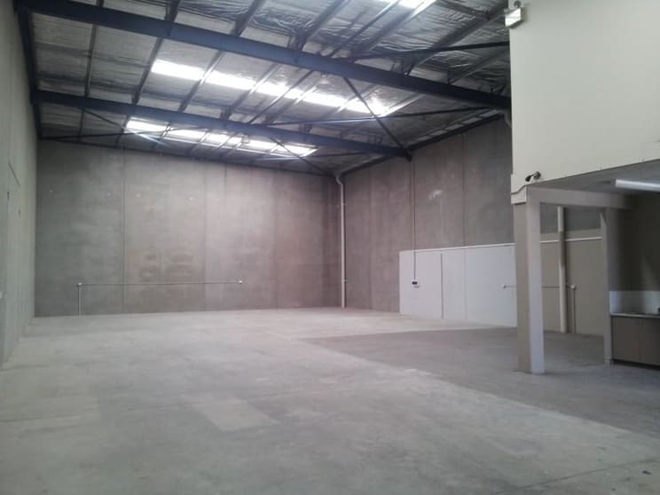 Click to view all images Unit 3/4 Orielton Road Smeaton Grange NSW 2567 - Image 2