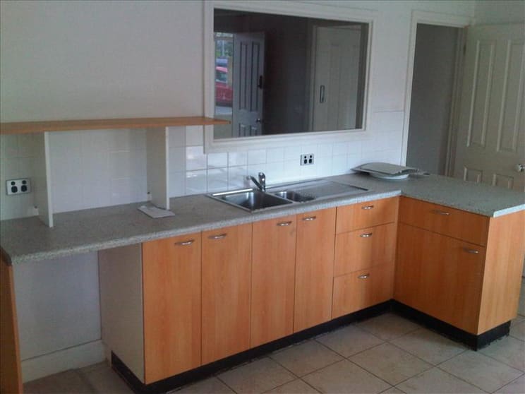 Click to view all images 4 Willonga Street Strathmore VIC 3041 - Image 2