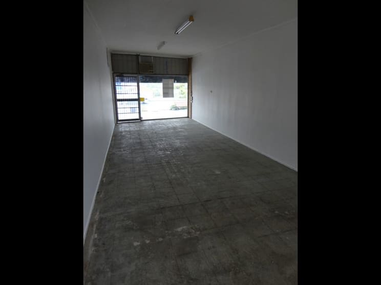 Click to view all images 2/588 Logan Road Greenslopes QLD 4120 - Image 3