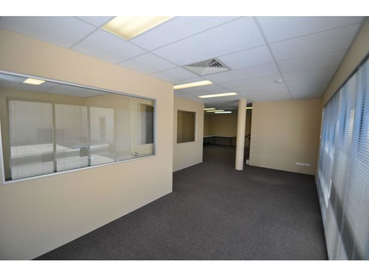Click to view all images 24 Millrose Drive Malaga WA 6090 - Image 3