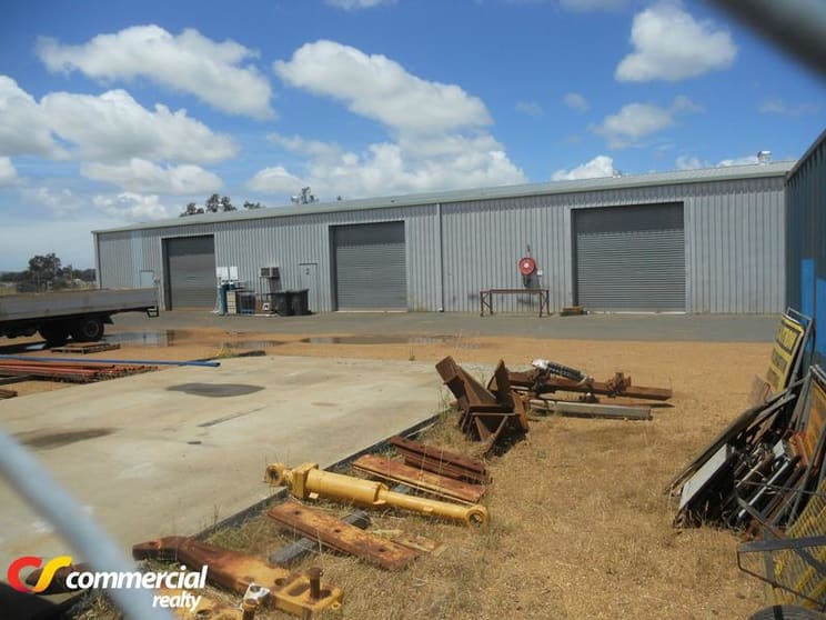 Click to view all images MiddleUnit/21 Sweny Drive Australind WA 6233 - Image 2