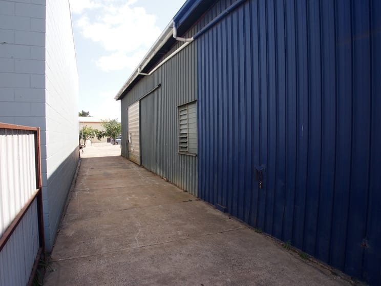 Click to view all images 157 Farm Street Kawana QLD 4701 - Image 3
