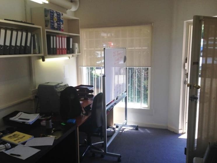 Click to view all images 1041A Heidelberg Road Ivanhoe VIC 3079 - Image 2