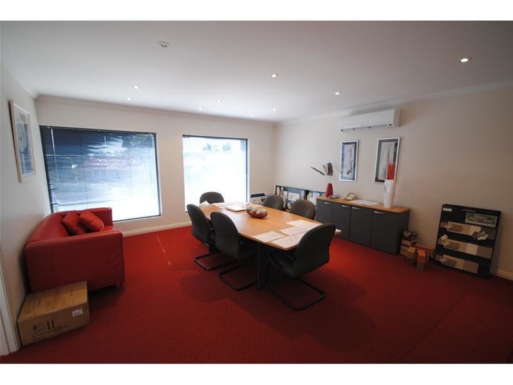 Click to view all images 11 Sturt Road Brighton SA 5048 - Image 3