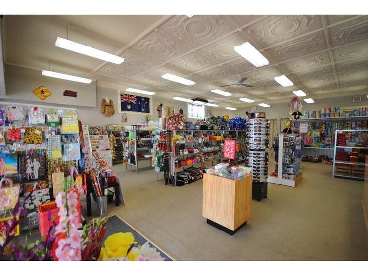 Click to view all images Shop 1, 30 Ocean Street Victor Harbor SA 5211 - Image 2