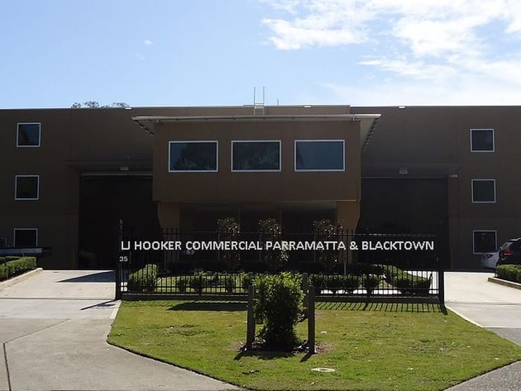Click to view all images 35 Britton Street Smithfield NSW 2164 - Image 1