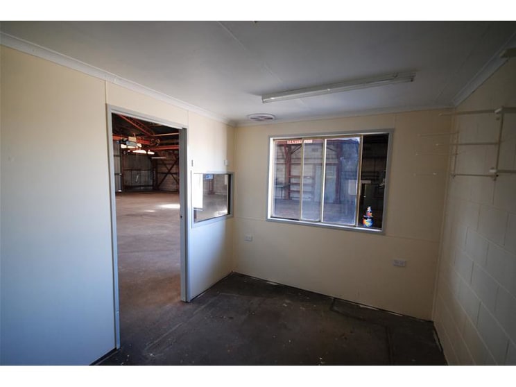 Click to view all images 16 Shannon Street Henley Beach SA 5022 - Image 3