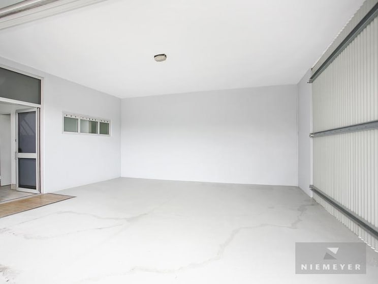 Click to view all images 5 Cary Grove Minto NSW 2566 - Image 2