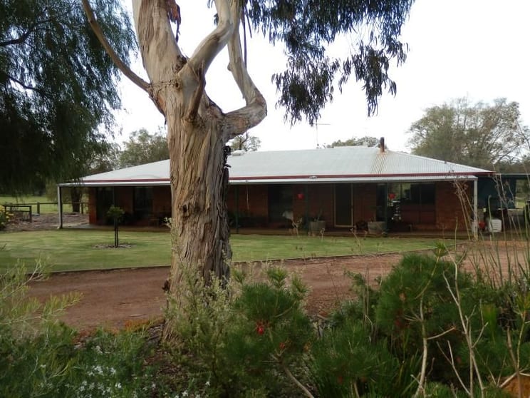 Click to view all images 45 Douglas Rd Carbunup River WA 6280 - Image 2