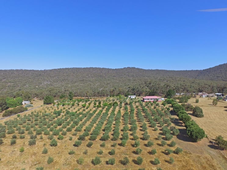Click to view all images 694 Northern Highway Heathcote VIC 3523 - Image 3