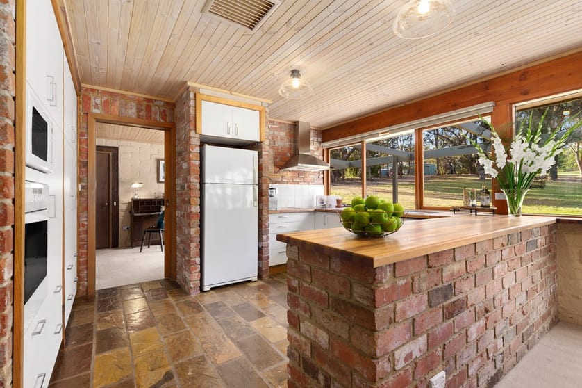 Click to view all images 579-589 Broad Gully Road Diamond Creek VIC 3089 - Image 3