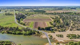 Click to view all images 2/75 Stewarts Lane Stratford VIC 3862 - Image 1