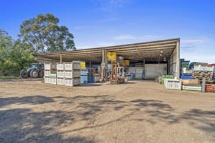 Click to view all images 2/75 Stewarts Lane Stratford VIC 3862 - Image 3