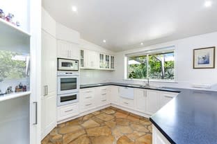 Click to view all images 329 Mill Road Hamilton VIC 3300 - Image 3