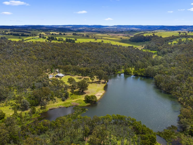 Click to view all images 320 Bangadilly Road Canyonleigh NSW 2577 - Image 3
