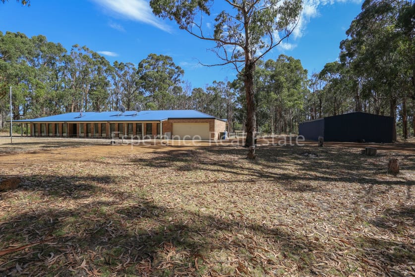 Click to view all images 772 Eleven Mile Beach Road Pink Lake WA 6450 - Image 1