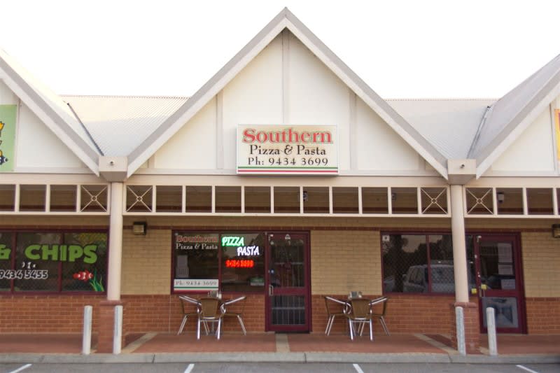 Click to view all images 2/3 La Fayette Boulevard Bibra Lake WA 6163 - Image 2