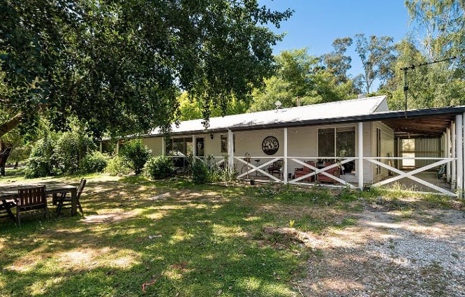 Click to view all images 186 Loch Street Yarragon VIC 3823 - Image 2