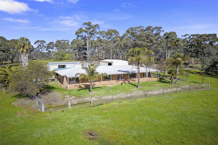 Click to view all images 13J 78 Dairy Flat Road Heathcote VIC 3523 - Image 1