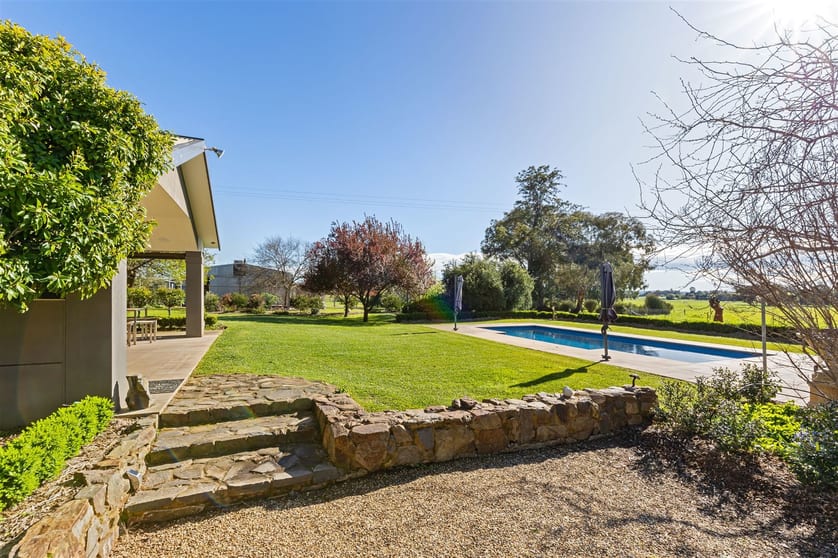 Click to view all images 580 Gregadoo East Rd Wagga Wagga NSW 2650 - Image 2