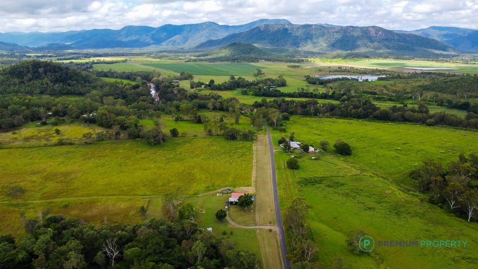 Click to view all images 51 Peters Road Bloomsbury QLD 4799 - Image 1